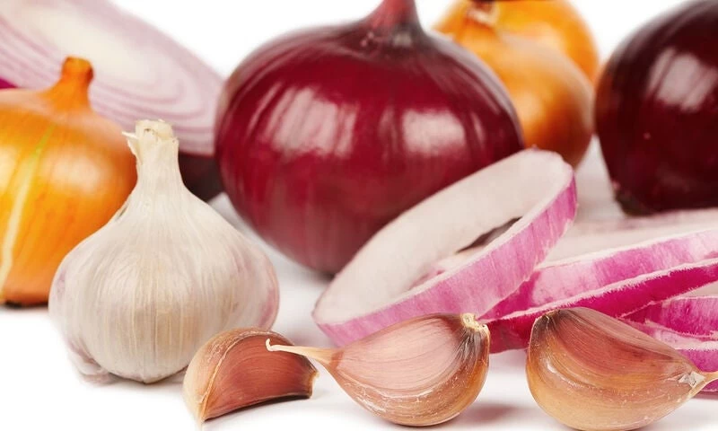 Σκόρδο και κρεμμύδι: Πόσο υγιεινά είναι τελικά;